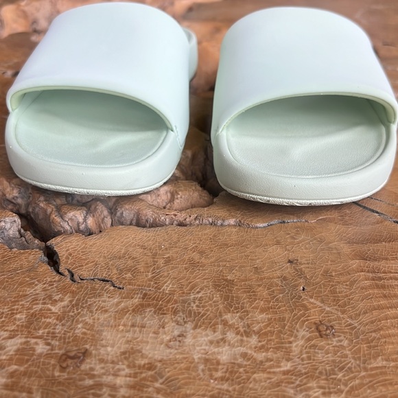 Lululemon Restfeel Slide Recovery Sandals in Kohlrabi Green Size 8 EU 39 - Picture 3 of 16